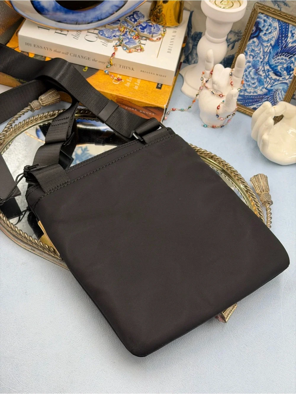🆕 VERSACE JEANS COUTURE 🧿 NWT Logo Crossbody Bag, Black & Gold *SMALL FLAW*